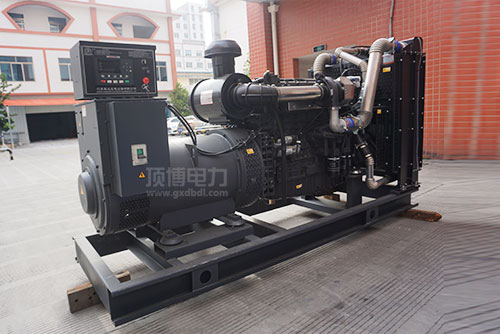 工業(yè)發(fā)電機組與家用選柴油發(fā)電機組還是天然氣、汽油