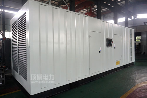 一臺500kW低噪聲柴油發(fā)電機(jī)組正常供電時(shí)突然不發(fā)電原因