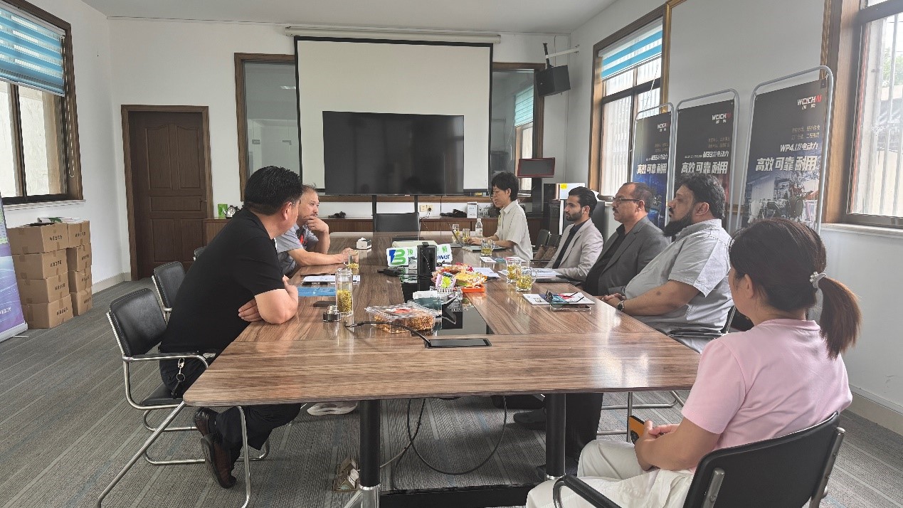 客戶實(shí)地考察柴油發(fā)電機(jī)組